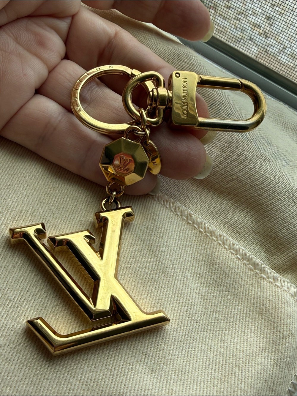 Authentic Louis Vuitton Facettes Bag Charm / Key Holder - Picture 4 of 9